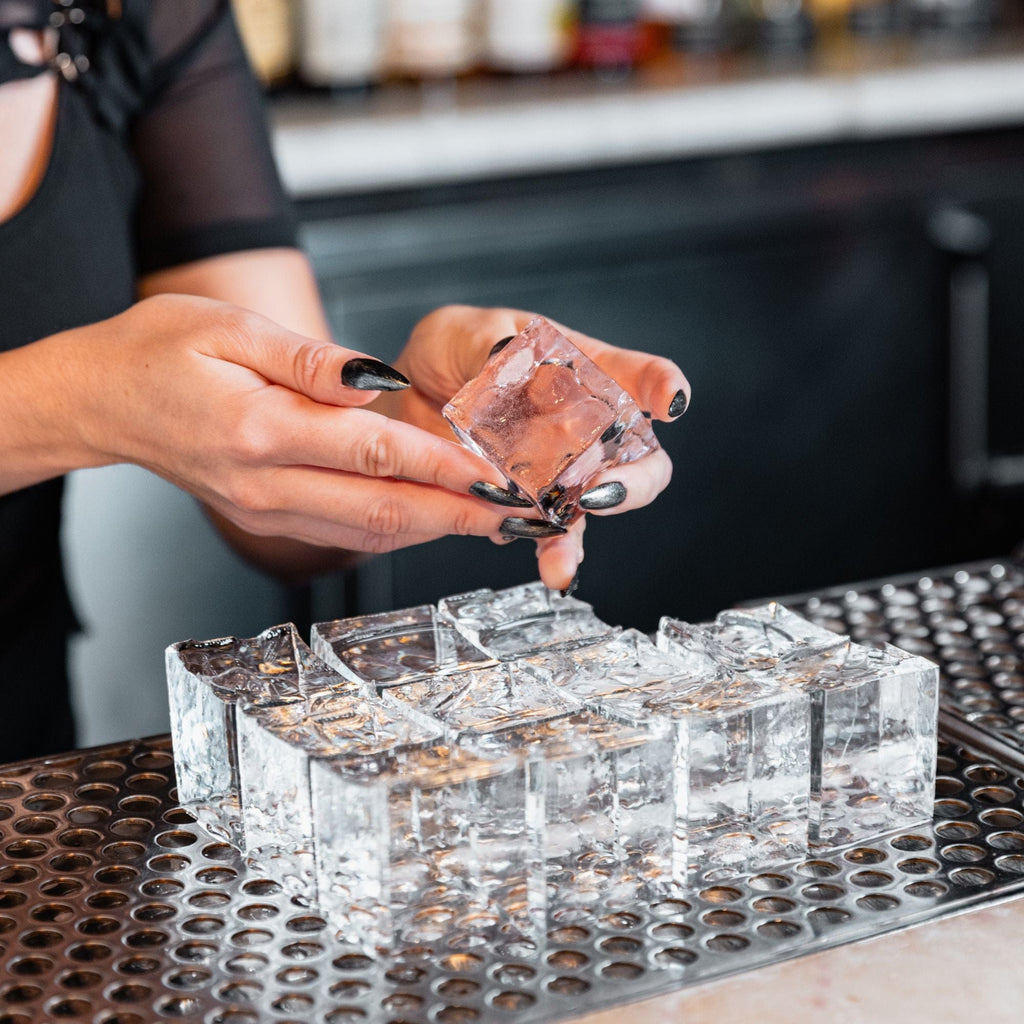 ACCESSORIES Ghost Ice Compact Clear Ice Maker